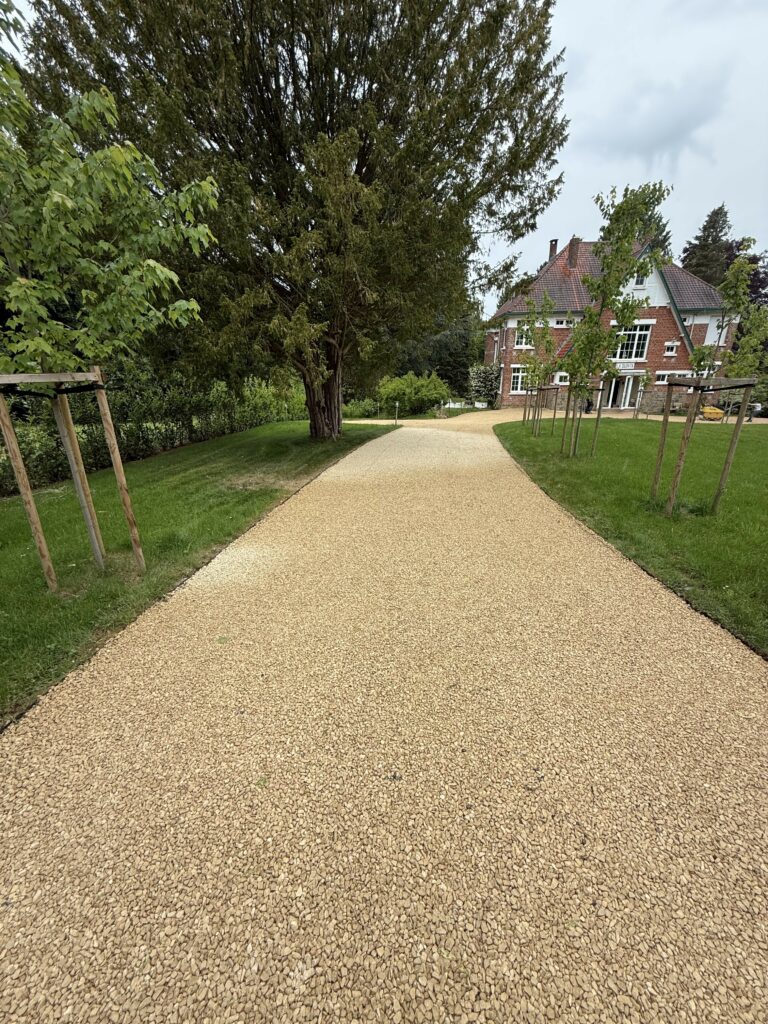 Diana Renovation allee amenagee sur mesure bordure pelouse gravier plantation Liege Spa - Diana Rénovation - Immo Valorisation