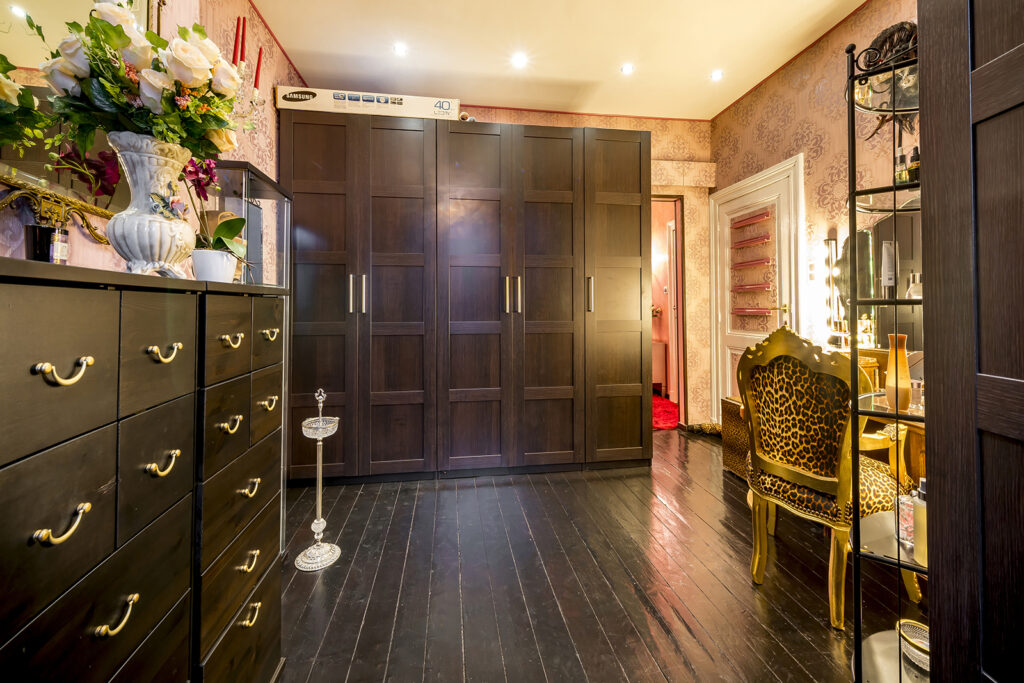 Diana Rénovation réalisation dressing glamour tons boudoir Liege - Diana Rénovation - Immo Valorisation