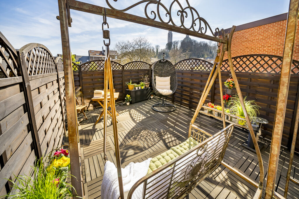 Diana Renovation terrasse balancoire relaxation et detent en ville Liege sur mesure - Diana Rénovation - Immo Valorisation