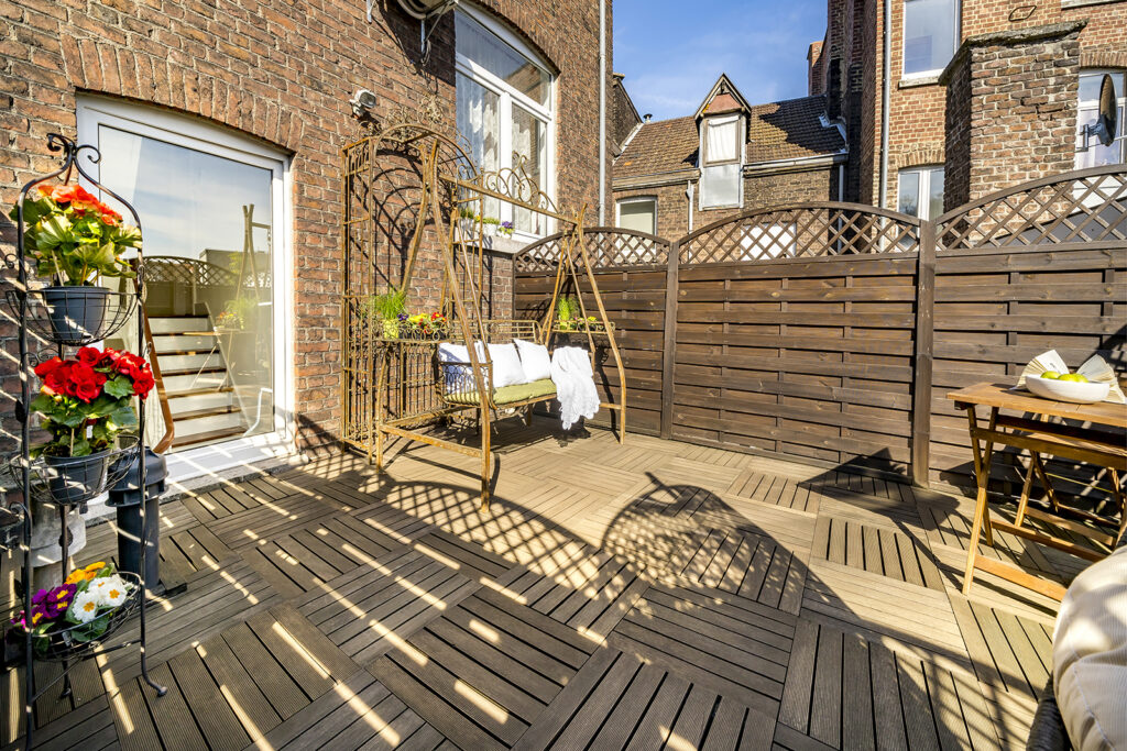 Diana renovation terrasse bois sur mesure espace relaxation en ville Liège - Diana Rénovation - Immo Valorisation