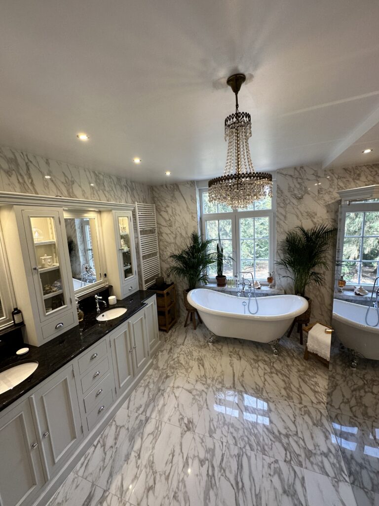 diana-renovation-cocooning-creation-salle-de-bain-celebrite-spa-luxueux-electricite-luminaires - Diana Rénovation - Immo Valorisation