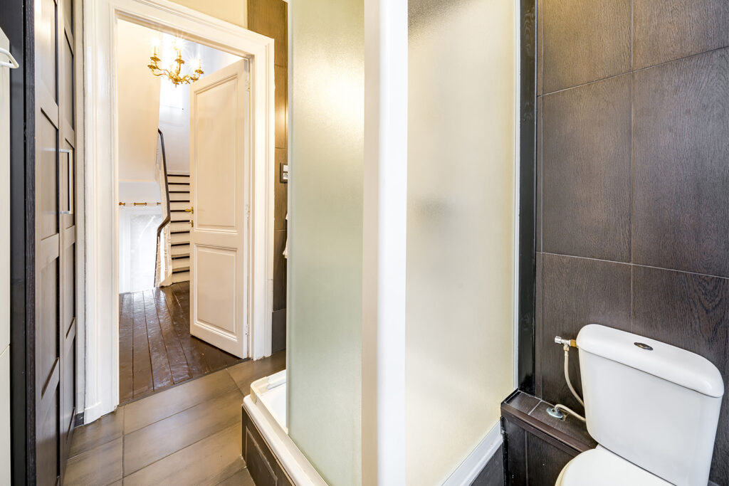 diana-renovation-creation-salle-de-bain-wenge-Liege-conformite-electrique - Diana Rénovation - Immo Valorisation