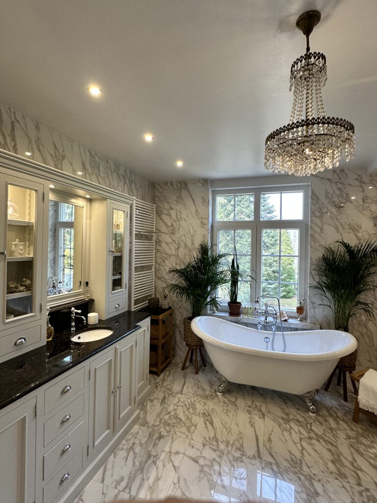 diana-renovation-design-integral-salle-de-bain-vogue-vip-spa-haut-de-gamme-lustre-electricite - Diana Rénovation - Immo Valorisation