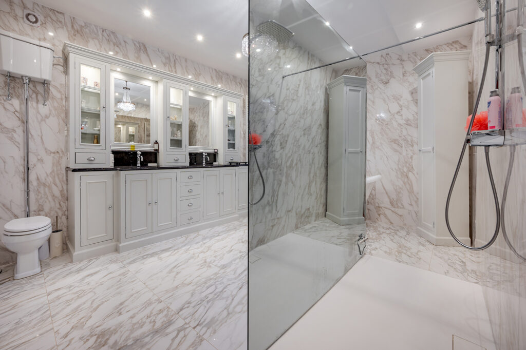 diana-renovation-douche-paroi-miroir-spot-electricite-design-unique-vintage - Diana Rénovation - Immo Valorisation
