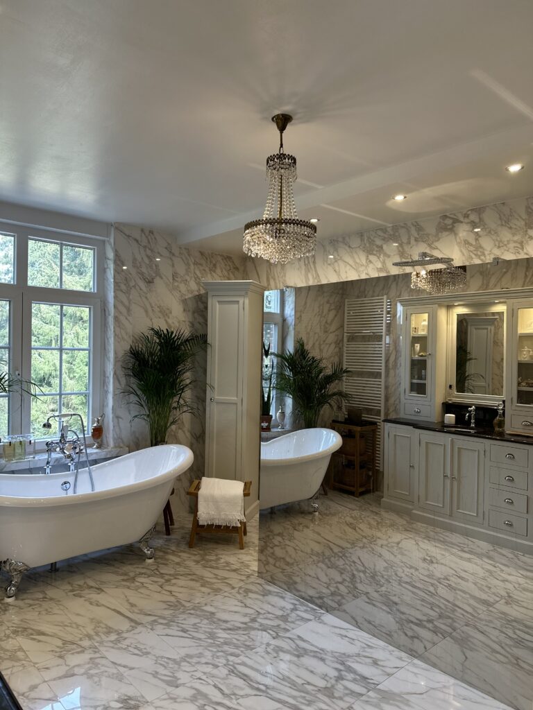 diana-renovation-neupre-paroi-douche-miroir-luxueux-salle-de-bain-haut-de-gamme-electricite-prime-region-wallonne - Diana Rénovation - Immo Valorisation