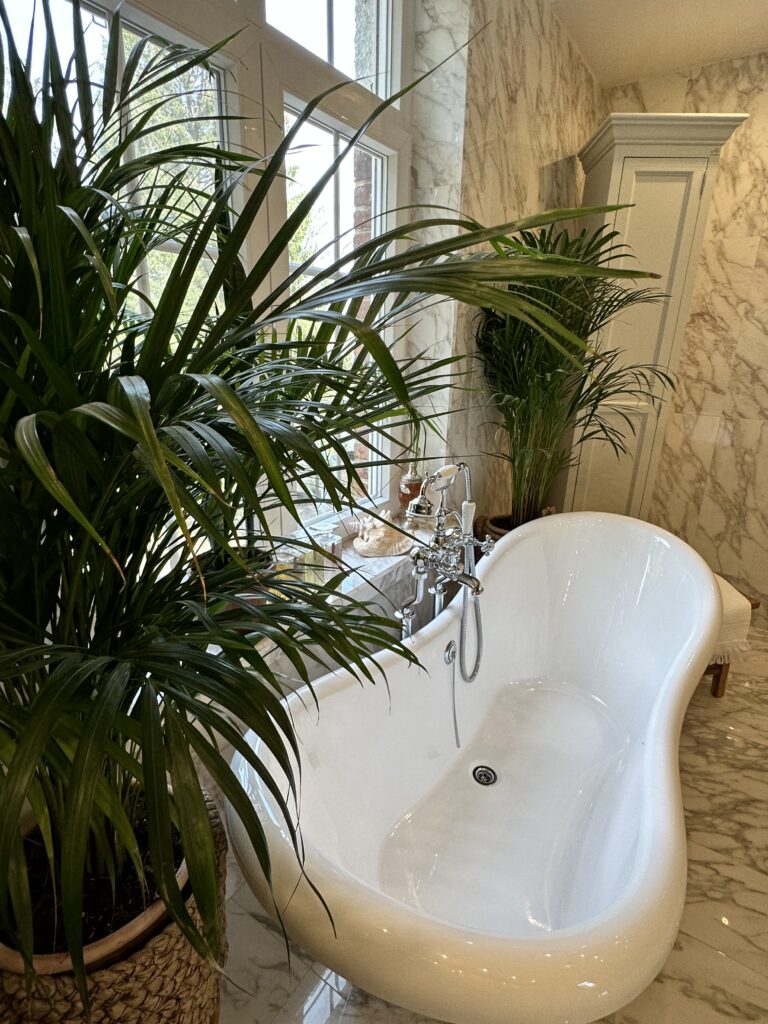 diana-renovation-salle-de-bain-verte-neupre-spa-detente-desing-integral-interrupteur-electricien - Diana Rénovation - Immo Valorisation